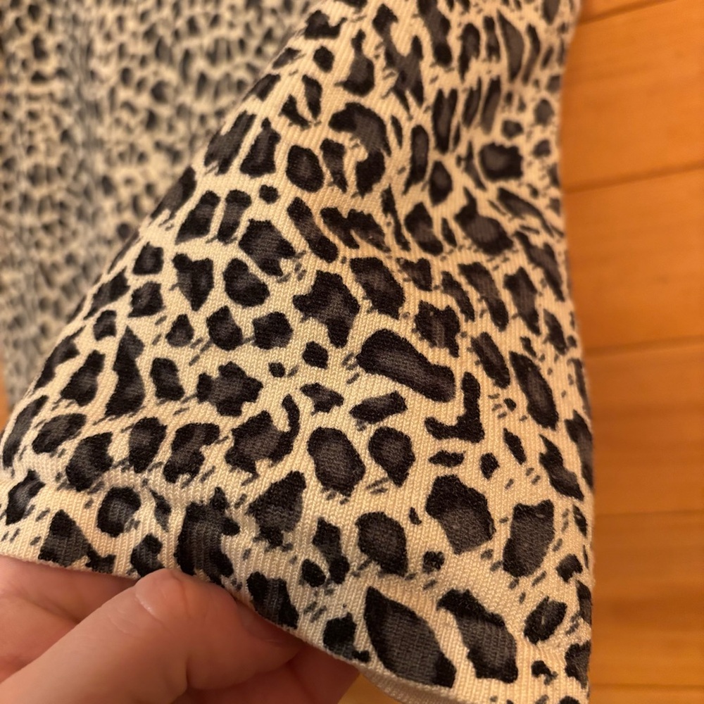 Women’s White Stag Animal Print Top Size XL, Leopard / Cheetah Print - Picture 3 of 5